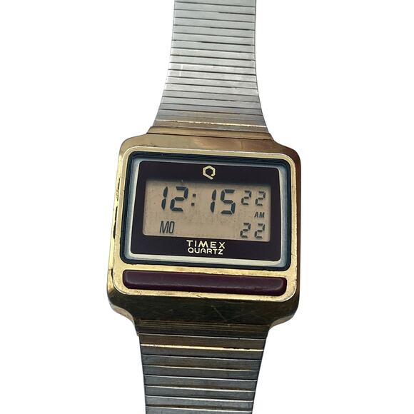 Vintage Timex Q Digital Men's Watch 30mm S Cell Day Date New Battery Command Bar - Picture 1 of 11